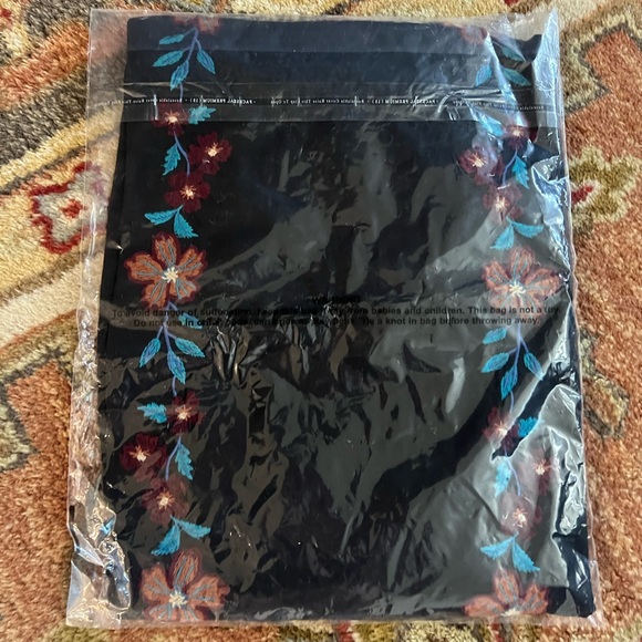 NWT In Packaging Roper Womens Split-V Floral Black Polyester L/S Blouse Sz Large - Picture 5 of 6